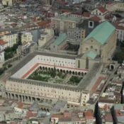 Una foto area del Complesso di Santa Chiara a Napoli