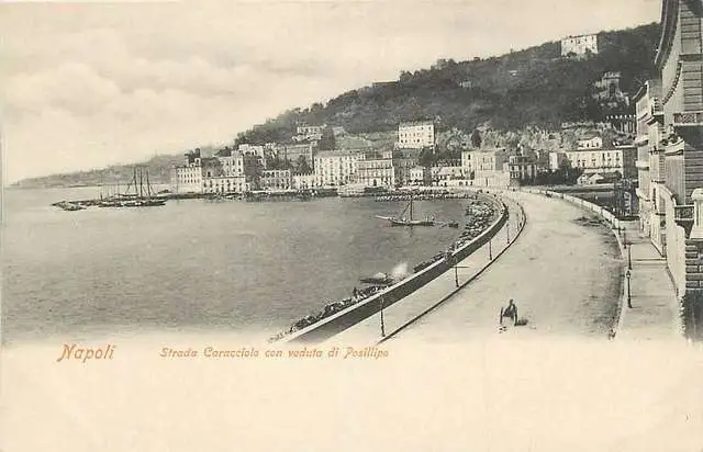 Una cartolina storica del Lungomare di Napoli