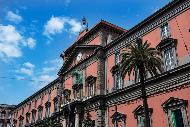 Museo Archeologico di Napoli - La Facciata di uno dei principali Musei di Napoli