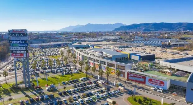 Il Centro Commerciale Maximall di Pontecagnano: i Negozi e gli Orari