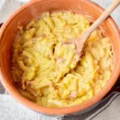 Pasta e patate con la provola, la ricetta tipica napoletana