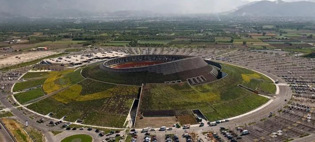 Una vista aerea del Vulcano Buono, il Centro Commerciale a Nola