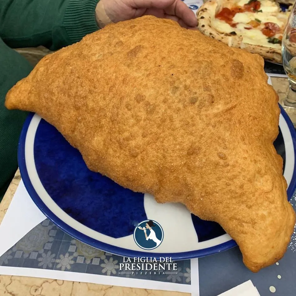 La pizza fritta de La Figlia del Presidente a Napoli, nel centro storico