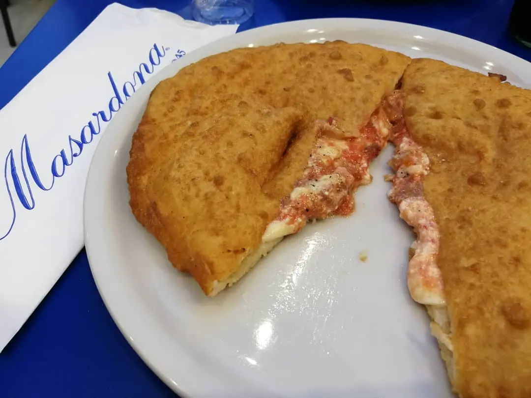 La pizza fritta autentica dell'Antica Friggitoria Masardona