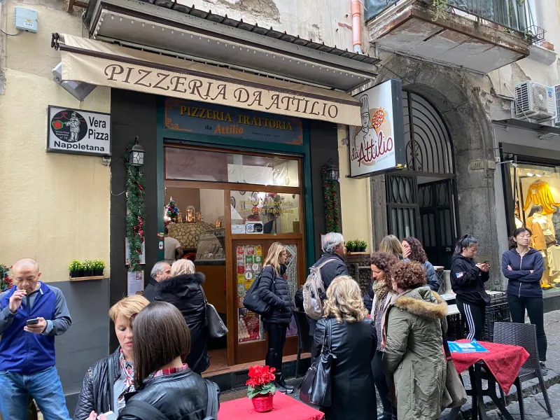 La Pizzeria da Attilio alla Pignasecca, una delle migliori pizzerie di Napoli